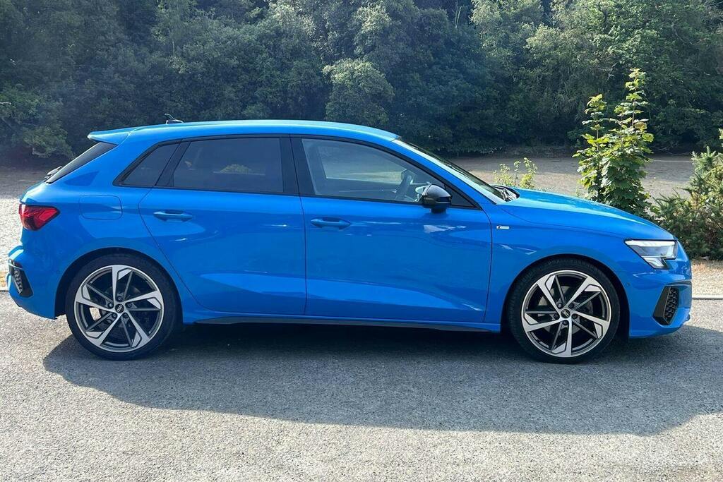Audi A3 2.0 Tdi 35 Black Edition Sportback S Tr WK73TWV Blue #2