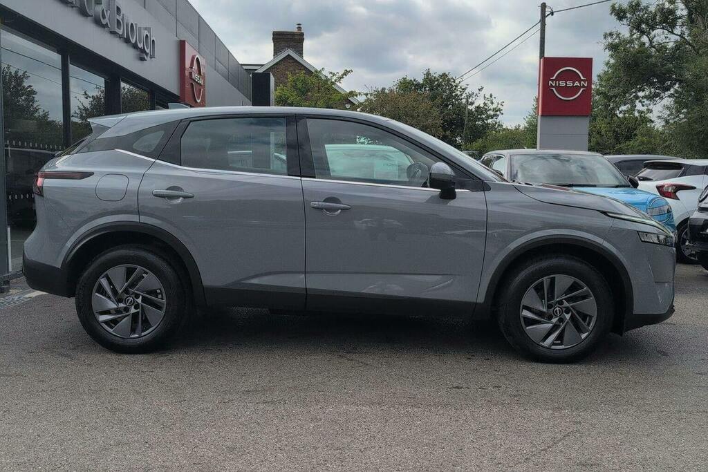 Nissan Qashqai 1.3 Dig T Mhev Acenta Premium Suv Hybri HG23PMV Grey #2