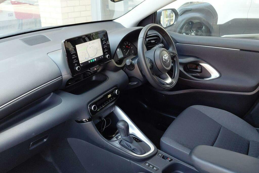 Toyota Yaris 1.5 Vvt H Icon Hatchback Hybrid E Cvt Silver #5