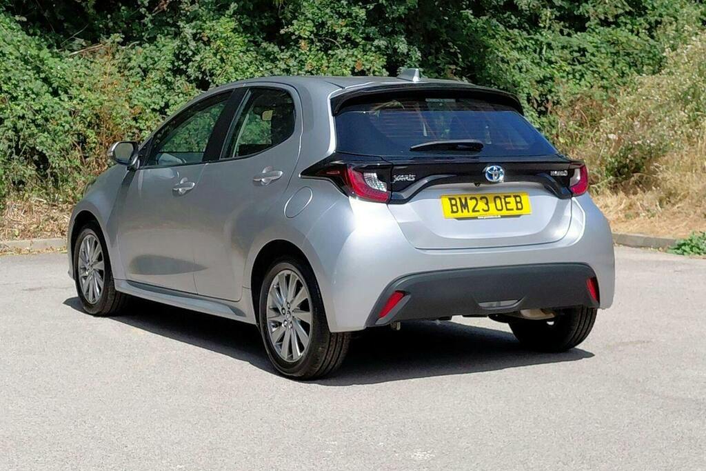 Toyota Yaris 1.5 Vvt H Icon Hatchback Hybrid E Cvt Silver #4
