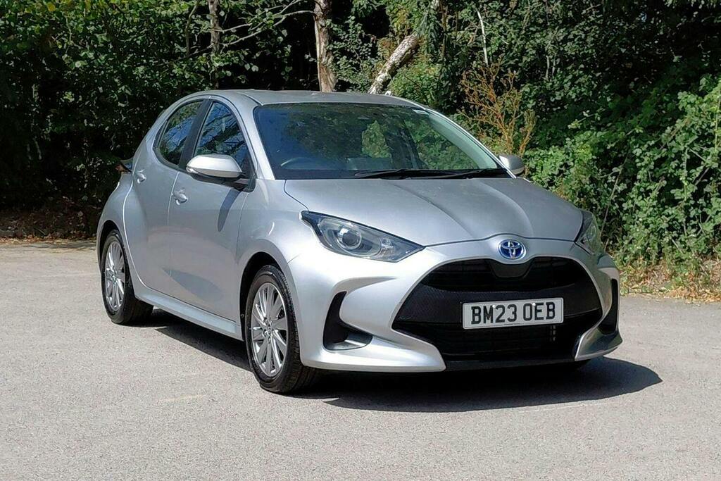 Toyota Yaris 1.5 Vvt H Icon Hatchback Hybrid E Cvt Silver