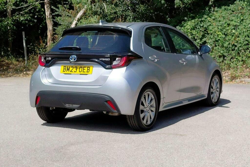 Toyota Yaris 1.5 Vvt H Icon Hatchback Hybrid E Cvt Silver #2