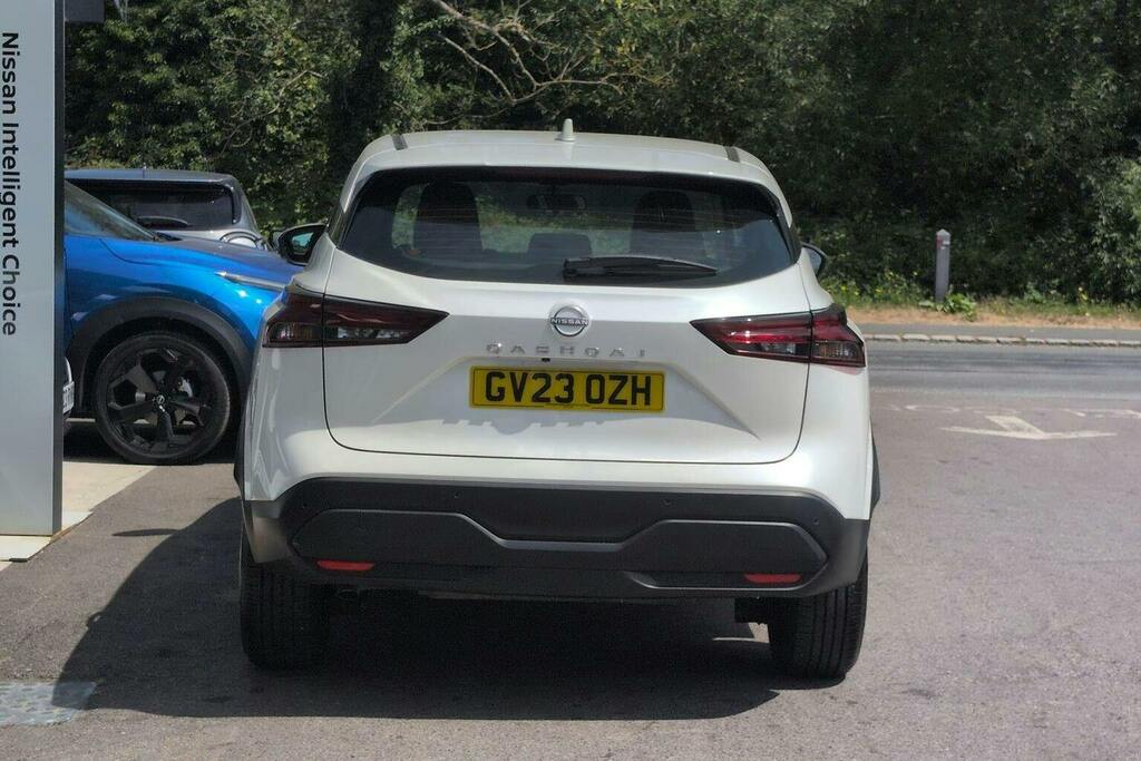Nissan Qashqai 1.3 Dig T Mhev Acenta Premium Suv Hybri White #4