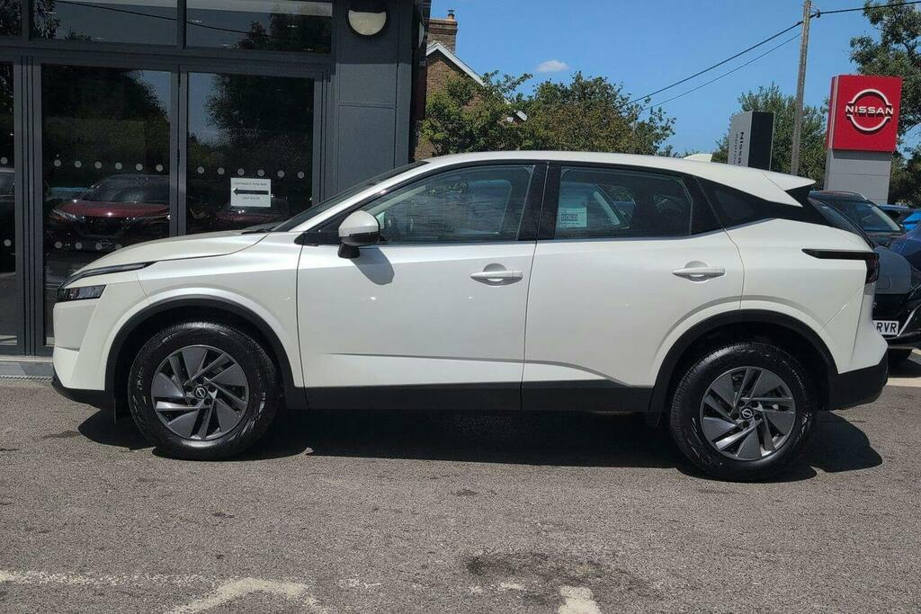Nissan Qashqai 1.3 Dig T Mhev Acenta Premium Suv Hybri White #6