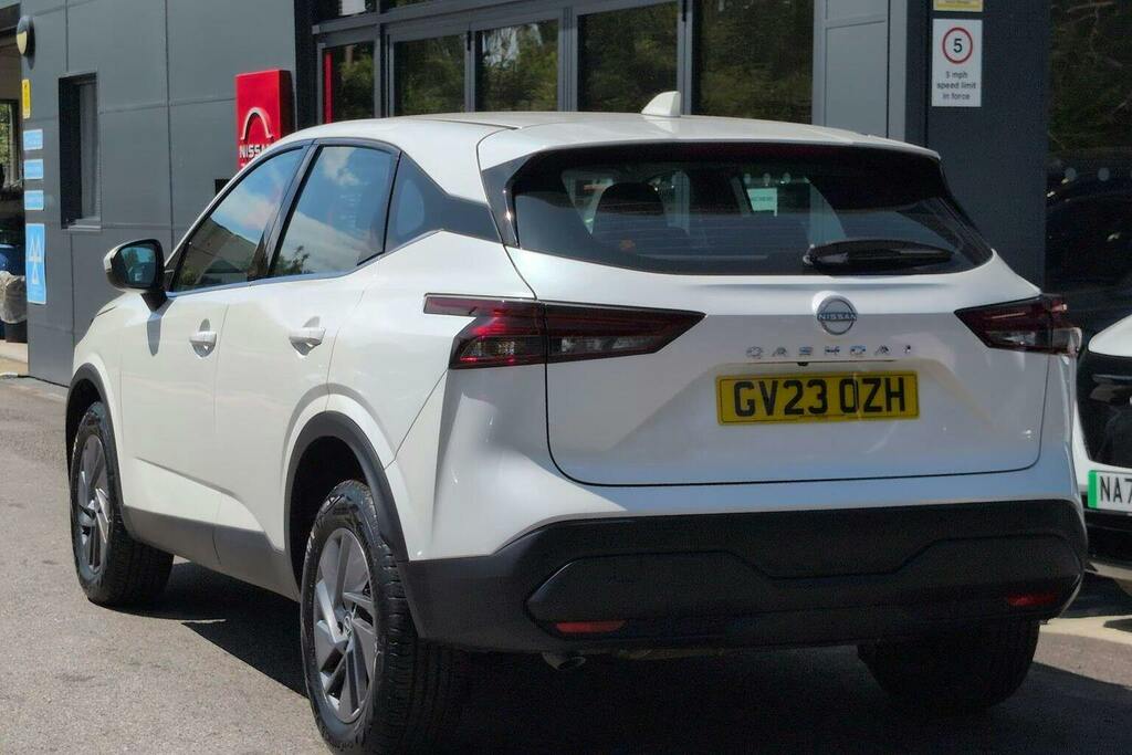 Nissan Qashqai 1.3 Dig T Mhev Acenta Premium Suv Hybri White #5