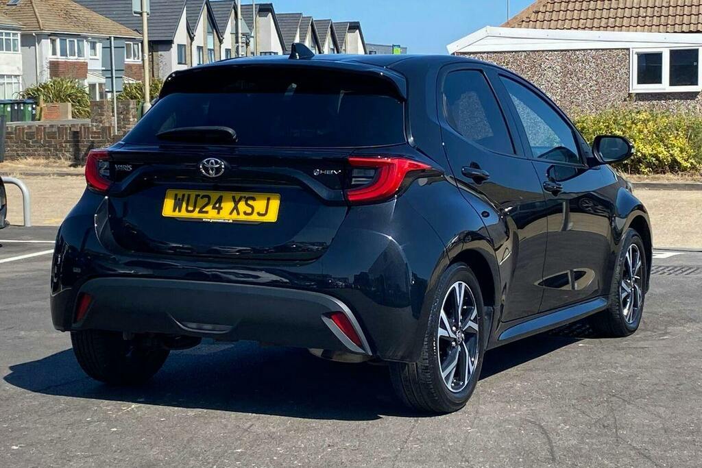 Toyota Yaris 1.5 Vvt H Design Hatchback Hybrid E Cvt Black #2