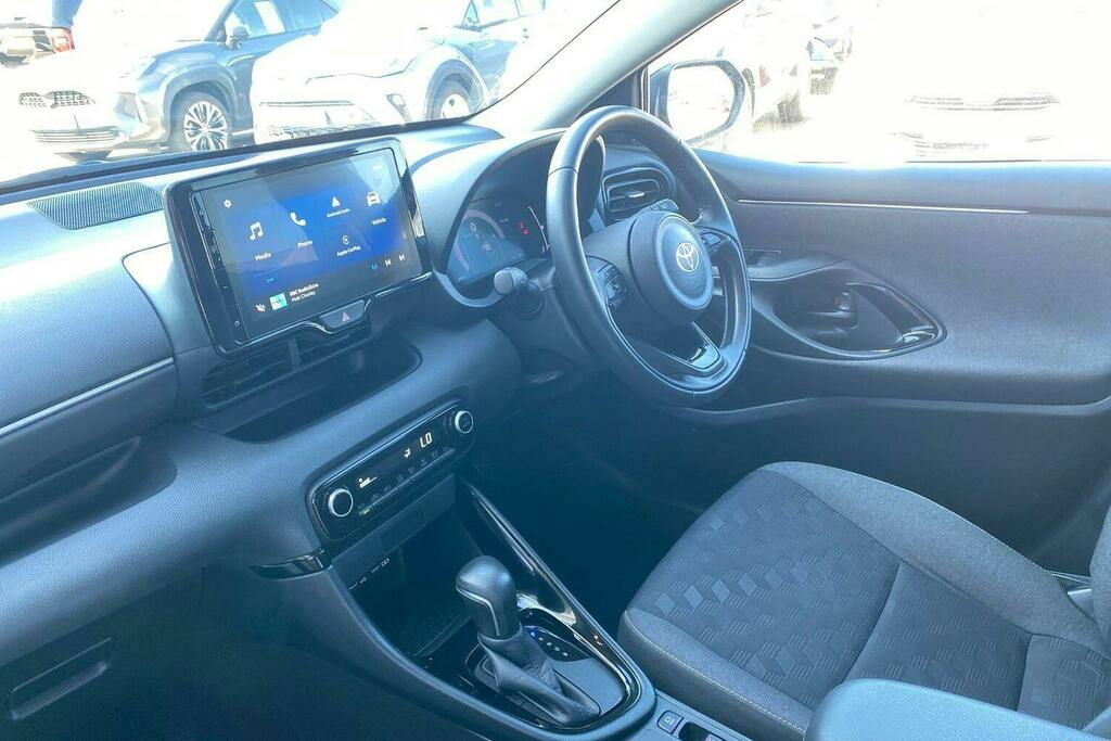 Toyota Yaris 1.5 Vvt H Design Hatchback Hybrid E Cvt Black #5