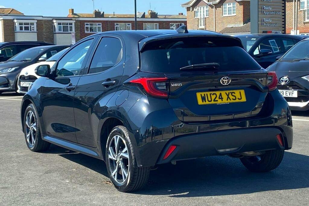 Toyota Yaris 1.5 Vvt H Design Hatchback Hybrid E Cvt Black #4