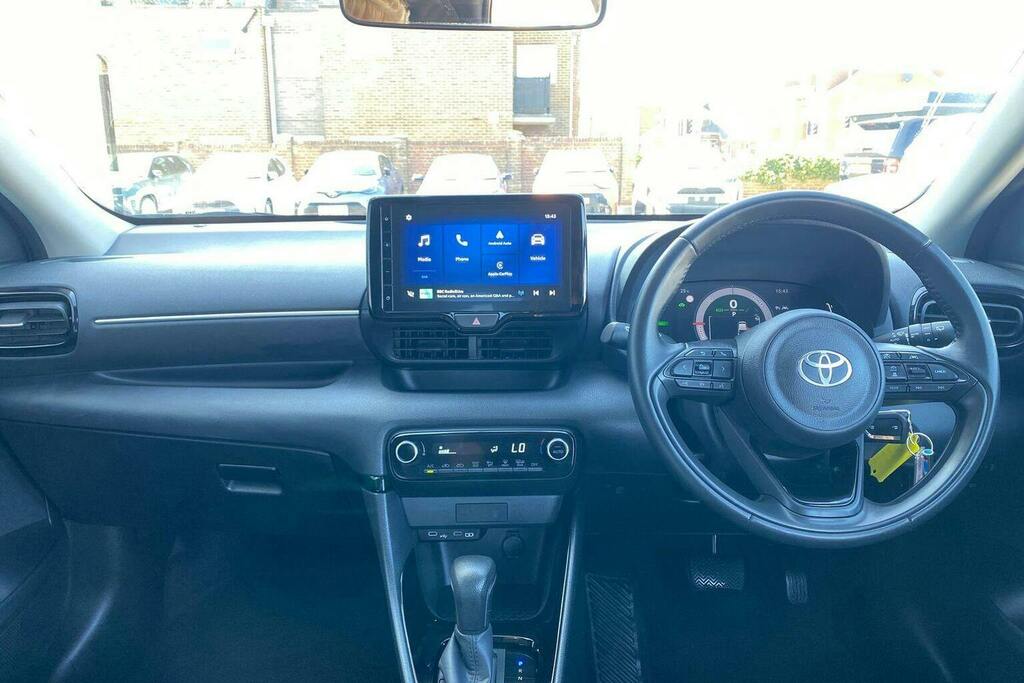 Toyota Yaris 1.5 Vvt H Design Hatchback Hybrid E Cvt Black #6