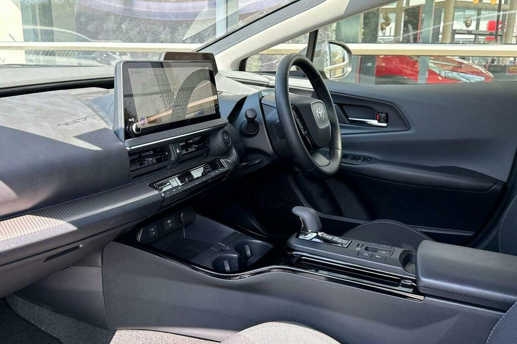 Toyota Prius 2.0 13.6Kwh Design Hatchback Plug In Hy Silver #5