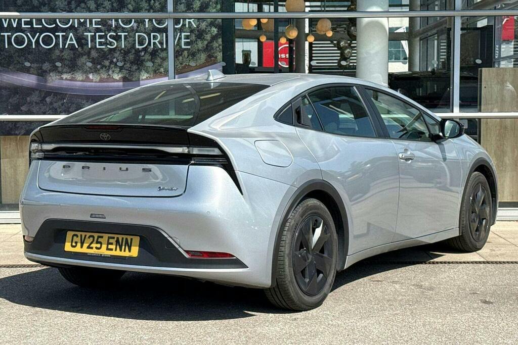 Toyota Prius 2.0 13.6Kwh Design Hatchback Plug In Hy Silver #2