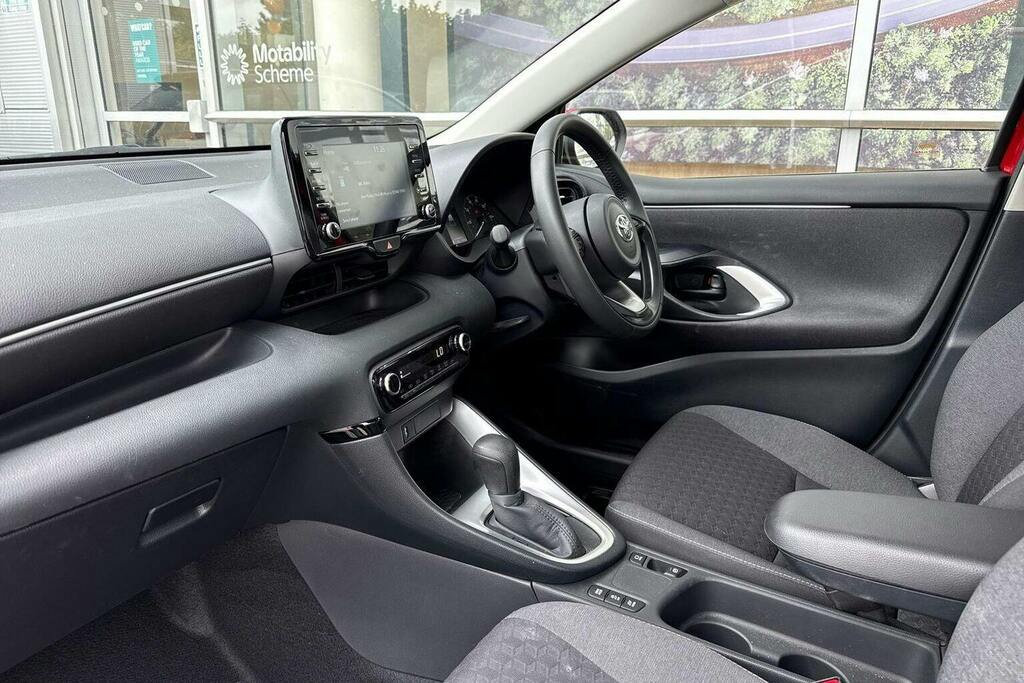 Toyota Yaris 1.5 Vvt H Icon Hatchback Hybrid E Cvt Red #5