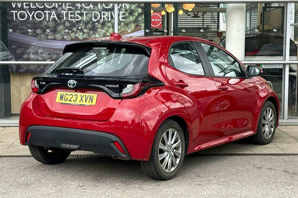 Toyota Yaris 1.5 Vvt H Icon Hatchback Hybrid E Cvt Red #2