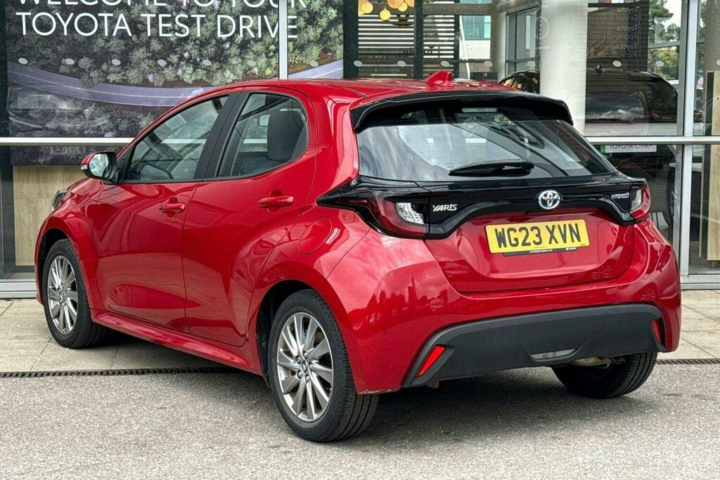 Toyota Yaris 1.5 Vvt H Icon Hatchback Hybrid E Cvt Red #4