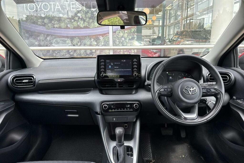 Toyota Yaris 1.5 Vvt H Icon Hatchback Hybrid E Cvt Red #6