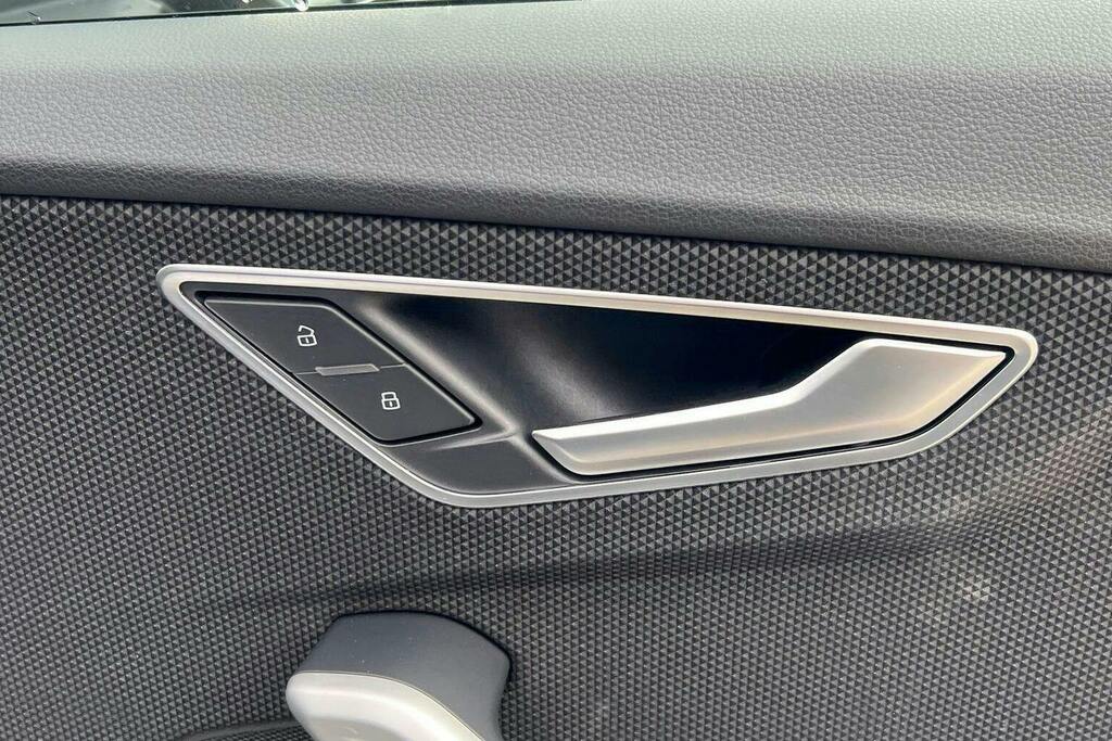 Audi Q2 S Line Black #25