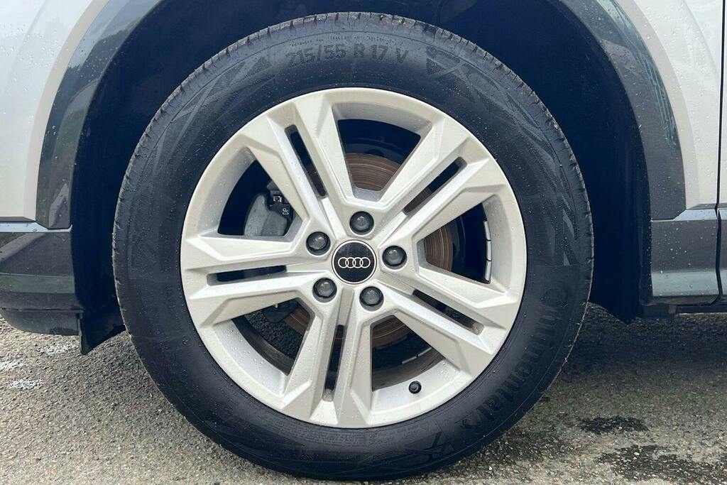 Audi Q2 S Line Black #9