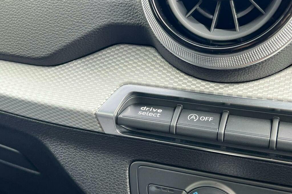 Audi Q2 S Line Black #29