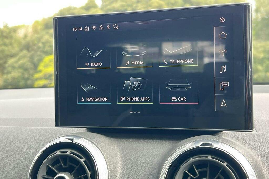 Audi Q2 S Line Black #20