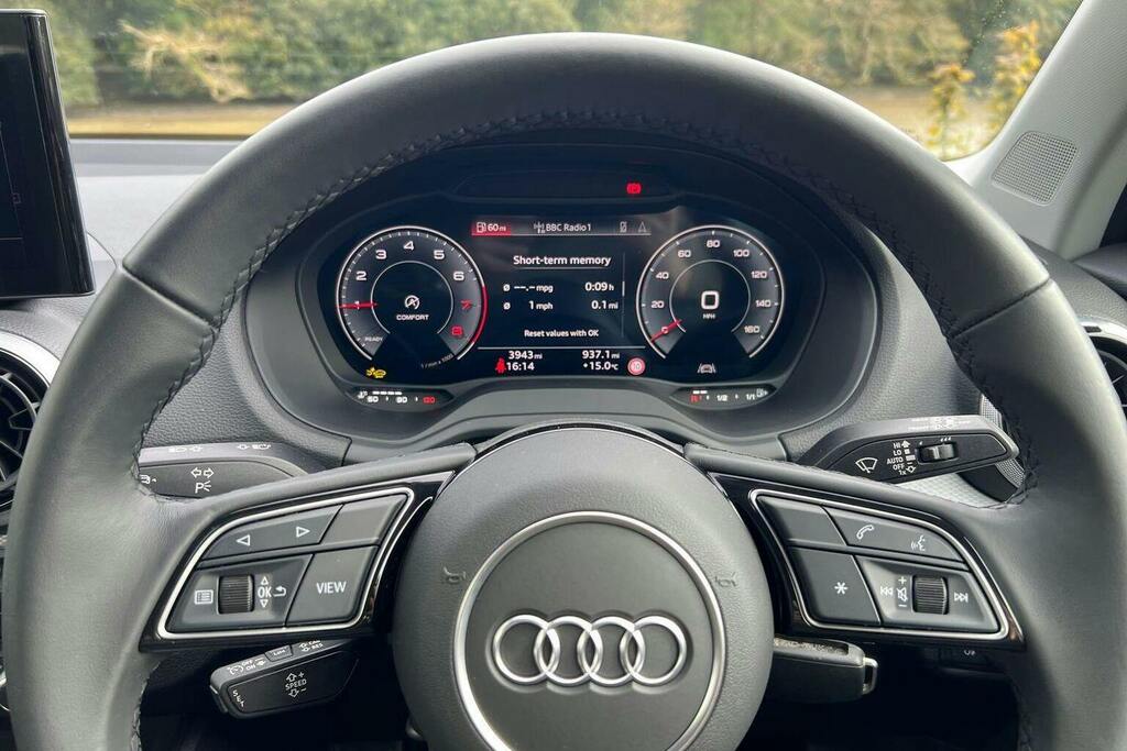 Audi Q2 S Line Black #13