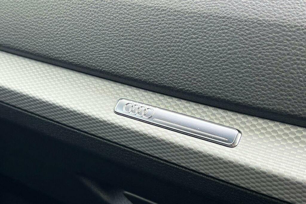 Audi Q2 S Line Black #31
