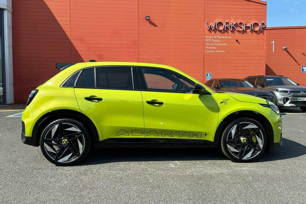 Abarth 600e 54Kwh Scorpionissima Suv Green #2