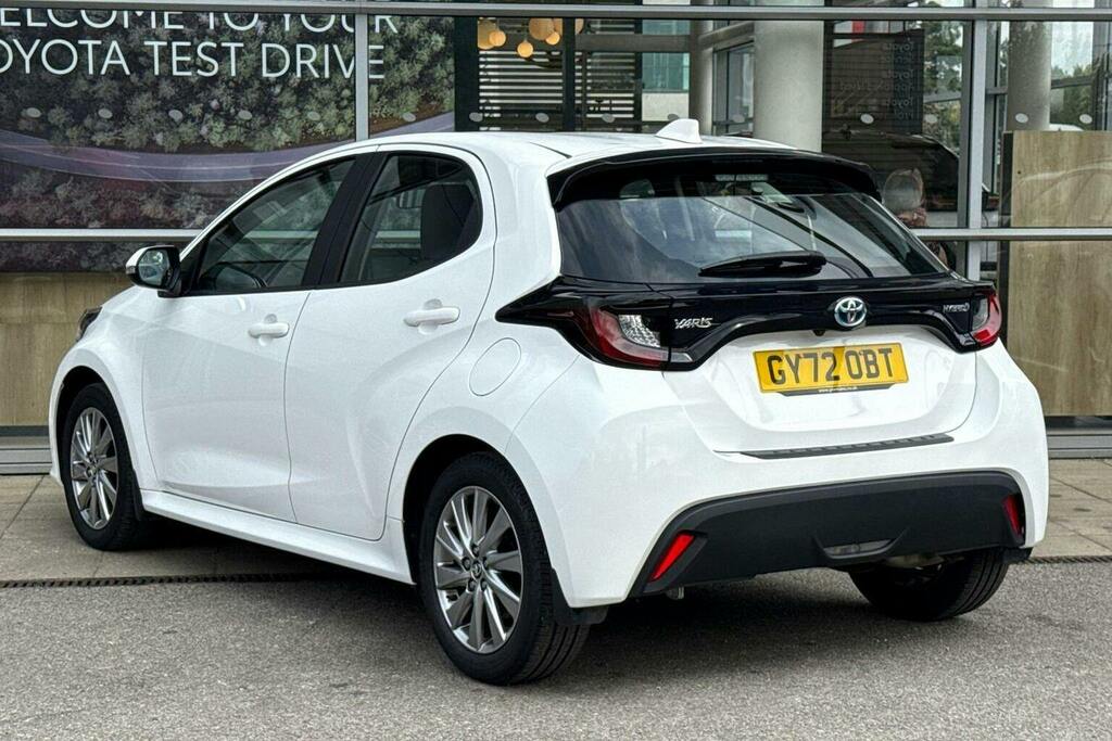 Toyota Yaris 1.5 Vvt H Icon Hatchback Hybrid E Cvt White #4