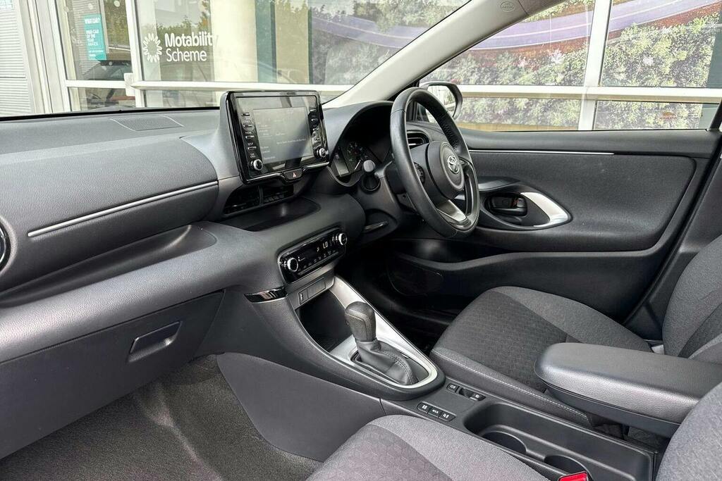 Toyota Yaris 1.5 Vvt H Icon Hatchback Hybrid E Cvt White #5