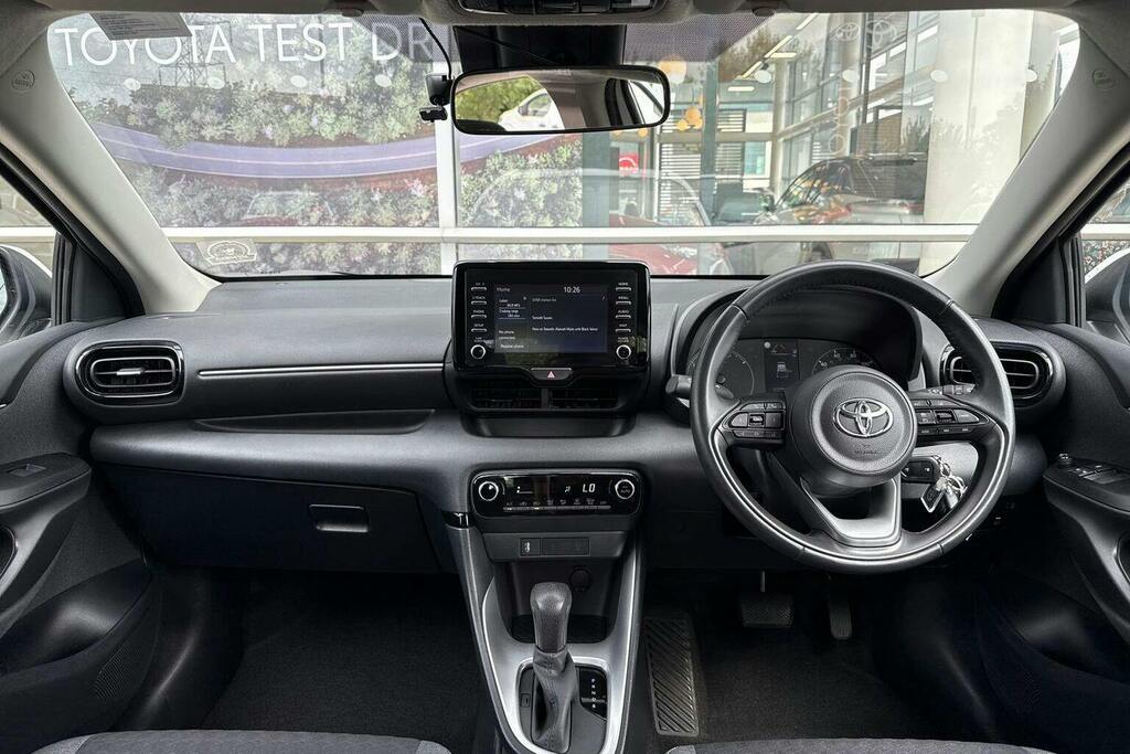Toyota Yaris 1.5 Vvt H Icon Hatchback Hybrid E Cvt White #6