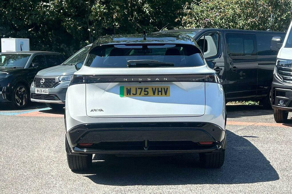 Nissan Ariya 87Kwh Advance Suv 22Kw Charger White #4