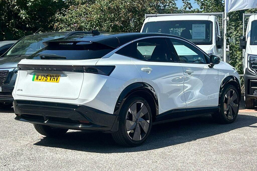 Nissan Ariya 87Kwh Advance Suv 22Kw Charger White #3