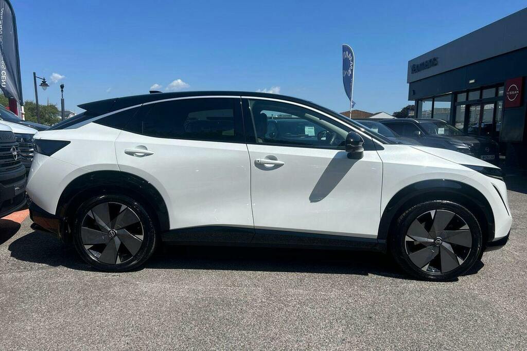 Nissan Ariya 87Kwh Advance Suv 22Kw Charger White #2