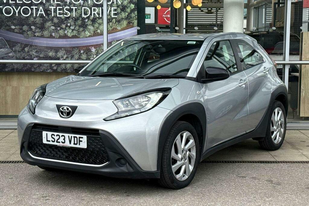 Toyota Aygo X 1.0 Vvt I Pure Hatchback X Shift Silver #3