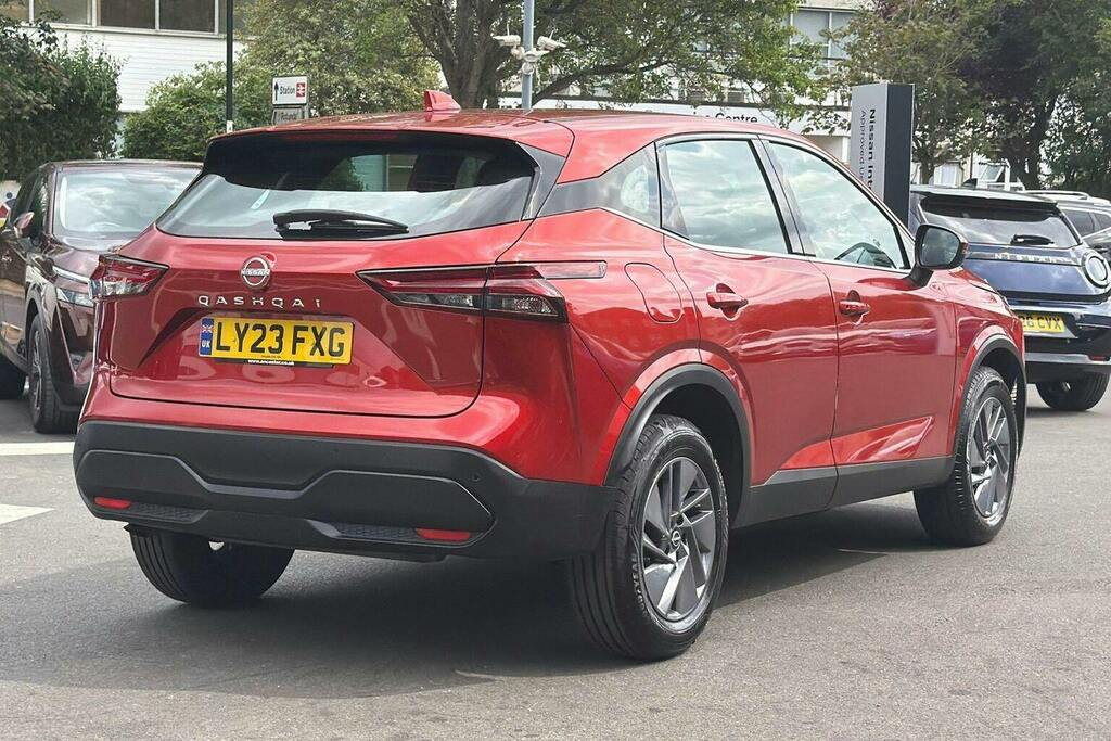 Nissan Qashqai 1.3 Dig T Mhev Acenta Premium Suv Hybri LY23FXG Red #3