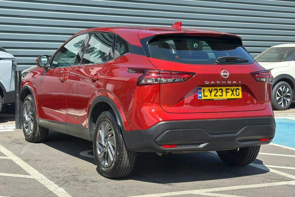 Nissan Qashqai 1.3 Dig T Mhev Acenta Premium Suv Hybri LY23FXG Red #5