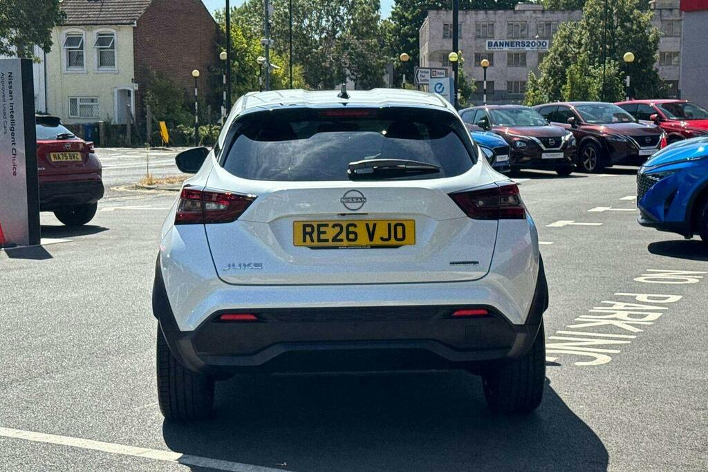 Nissan Juke 1.6 Tekna Suv Hybrid White #4