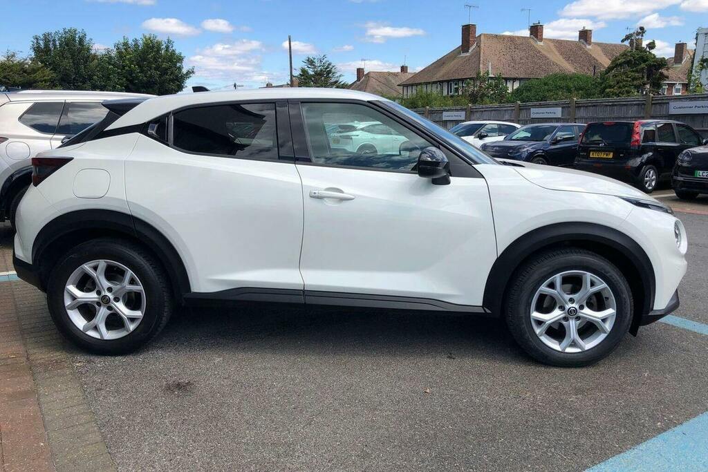 Nissan Juke 1.0 Dig T N Connecta Suv Dct PN71WRT White #2
