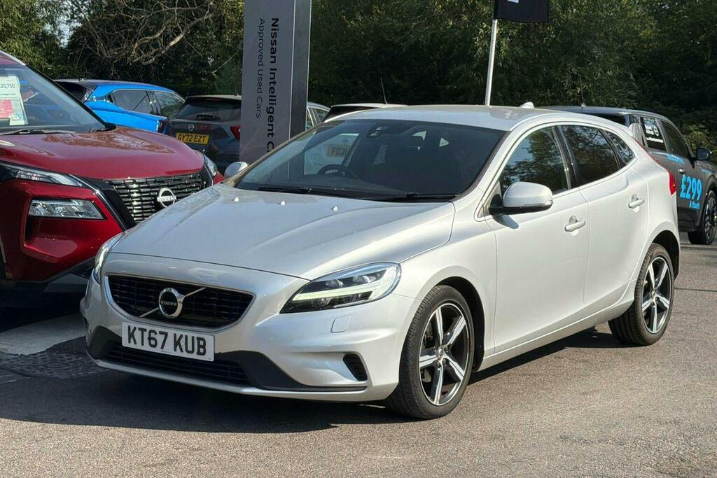 Volvo V40 T2 122 Momentum Nav Plus White #7