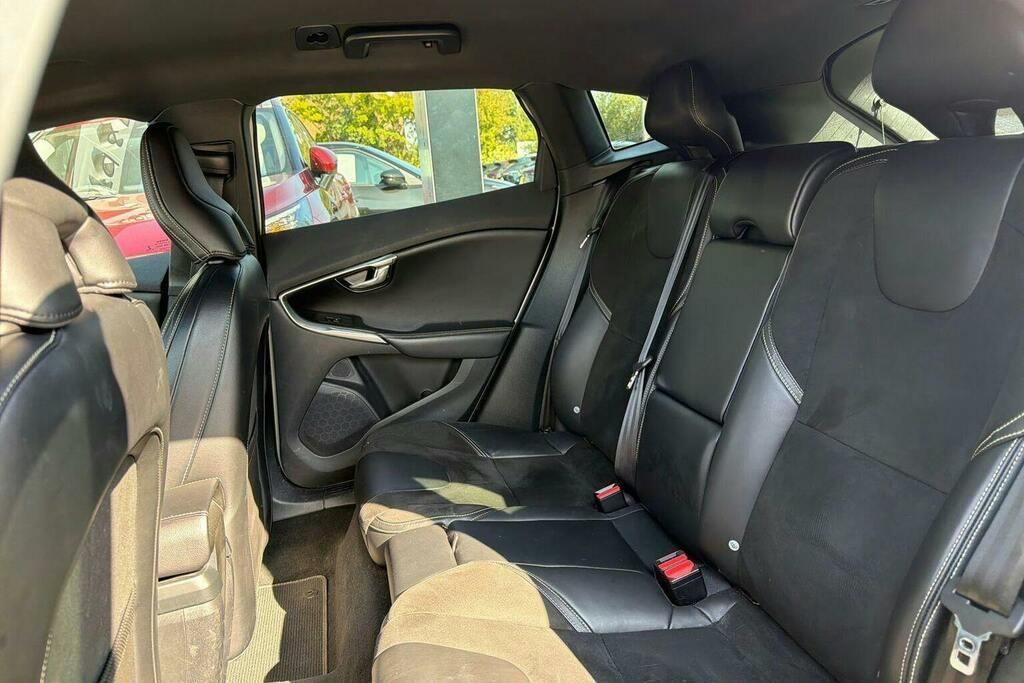 Volvo V40 T2 122 Momentum Nav Plus White #17
