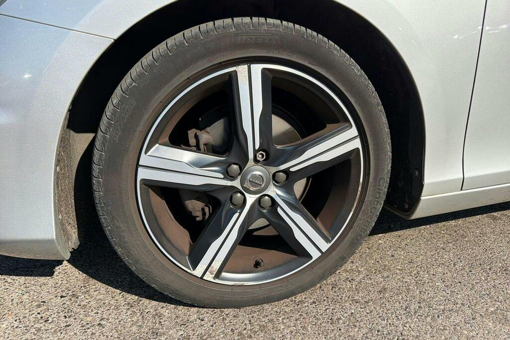 Volvo V40 T2 122 Momentum Nav Plus White #37