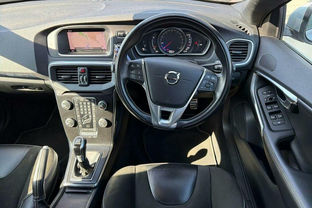 Volvo V40 T2 122 Momentum Nav Plus White #12