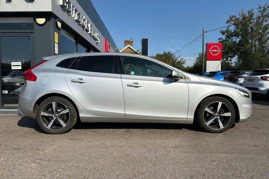 Volvo V40 2.0 D2 R Design Nav Plus Hatchback Manu Silver #2