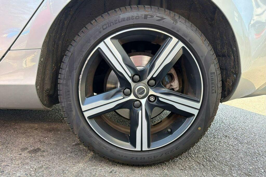 Volvo V40 T2 122 Momentum Nav Plus White #9