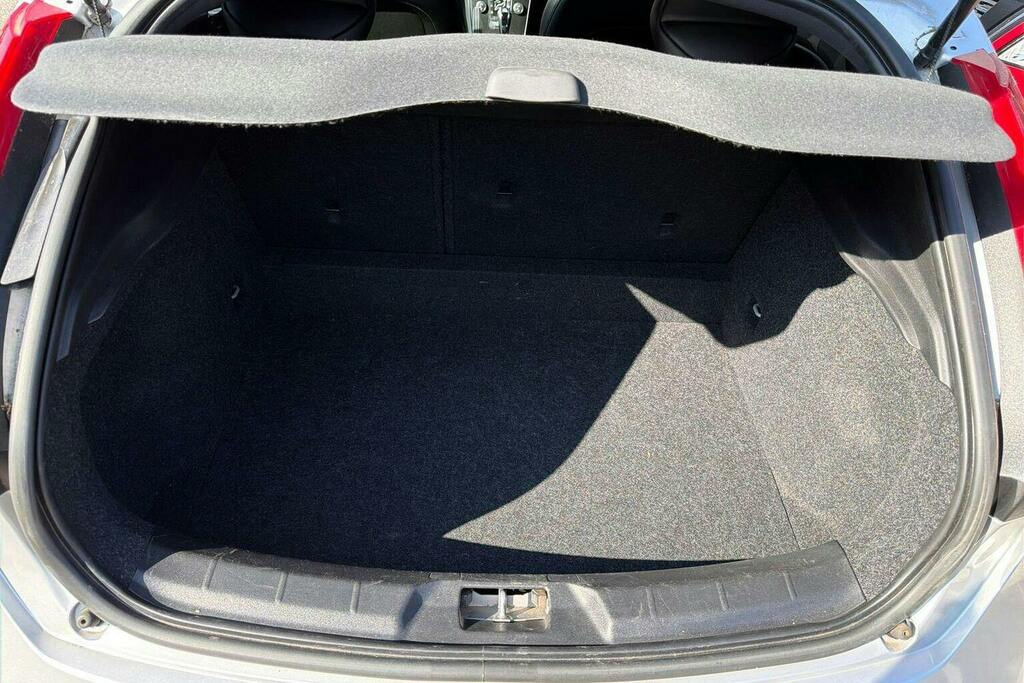 Volvo V40 T2 122 Momentum Nav Plus White #18