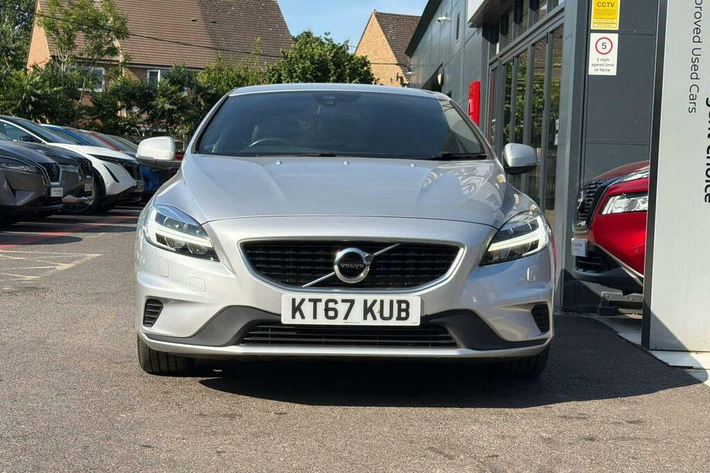 Volvo V40 T2 122 Momentum Nav Plus White #8