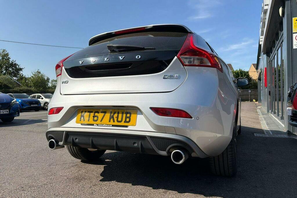 Volvo V40 T2 122 Momentum Nav Plus White #33