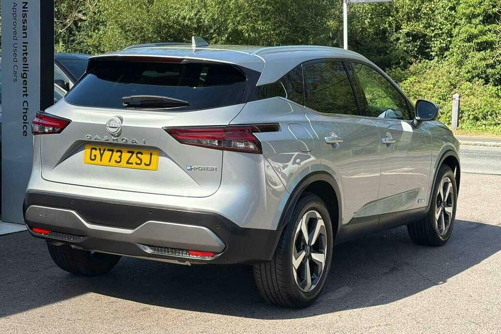 Nissan Qashqai Hatchback Red #9