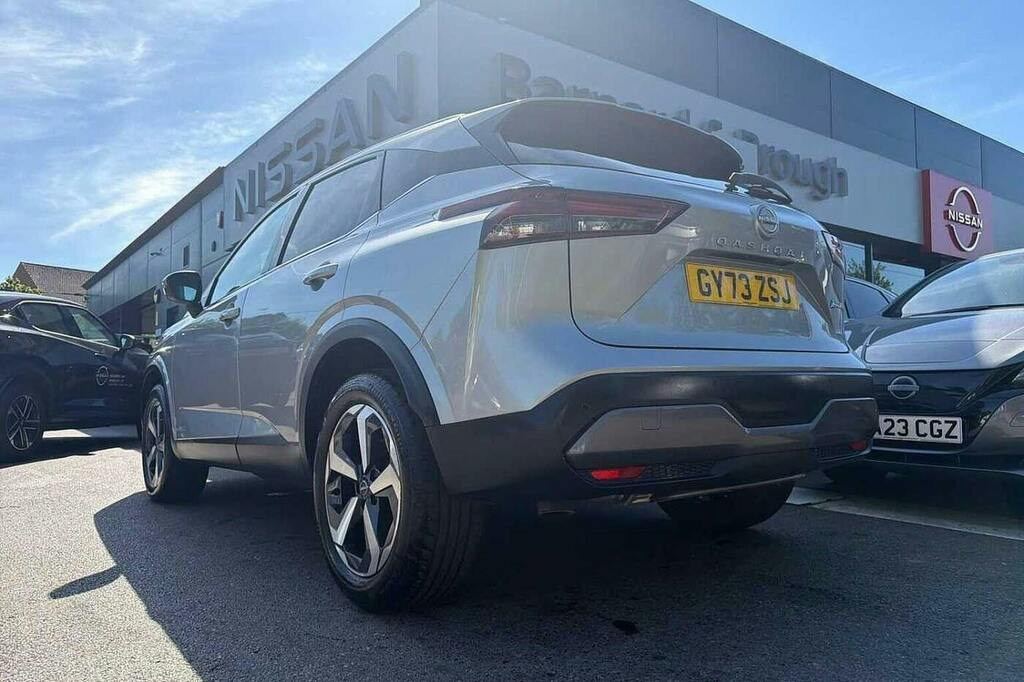 Nissan Qashqai Hatchback Red #47