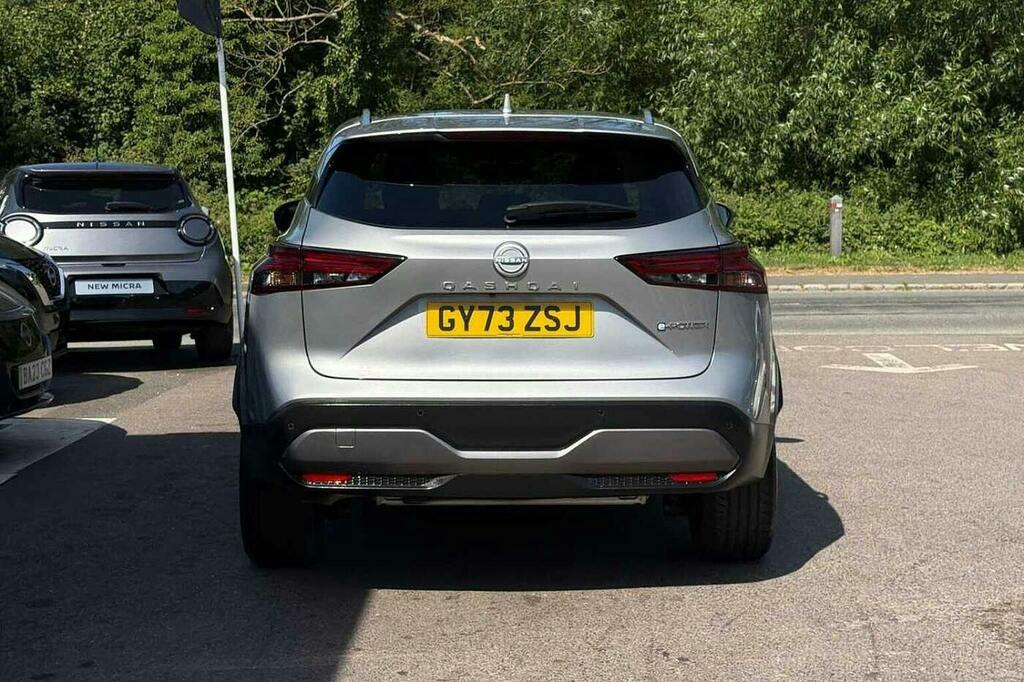 Nissan Qashqai Hatchback Red #8