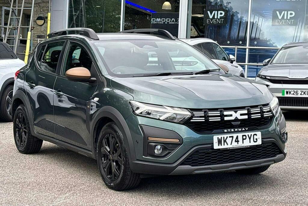 Dacia Sandero Stepway 1.0 Tce Extreme Hatchback Green